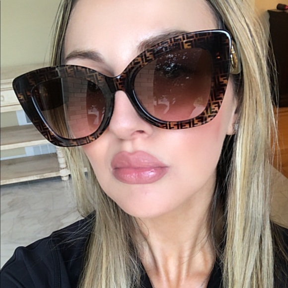 🔥NEW BLOGGERS CHOICE FENDI SUNGLASSES 🔥 - Picture 3 of 16